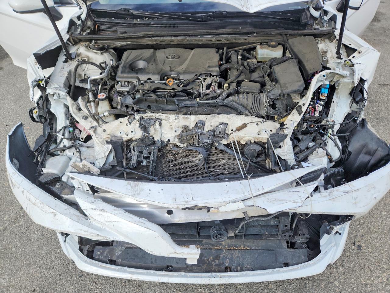 2020 TOYOTA CAMRY LE photo 21