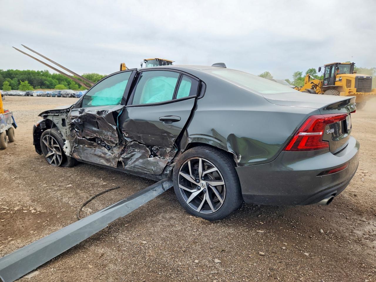 2020 VOLVO S60 T6 MOMENTUM photo 4