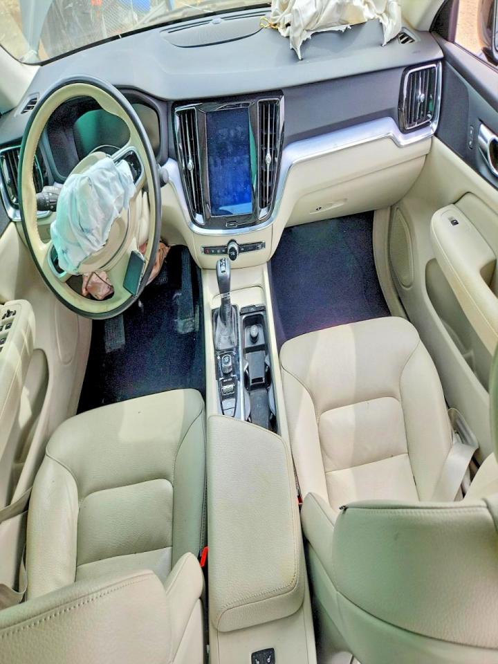 2020 VOLVO S60 T6 MOMENTUM photo 22