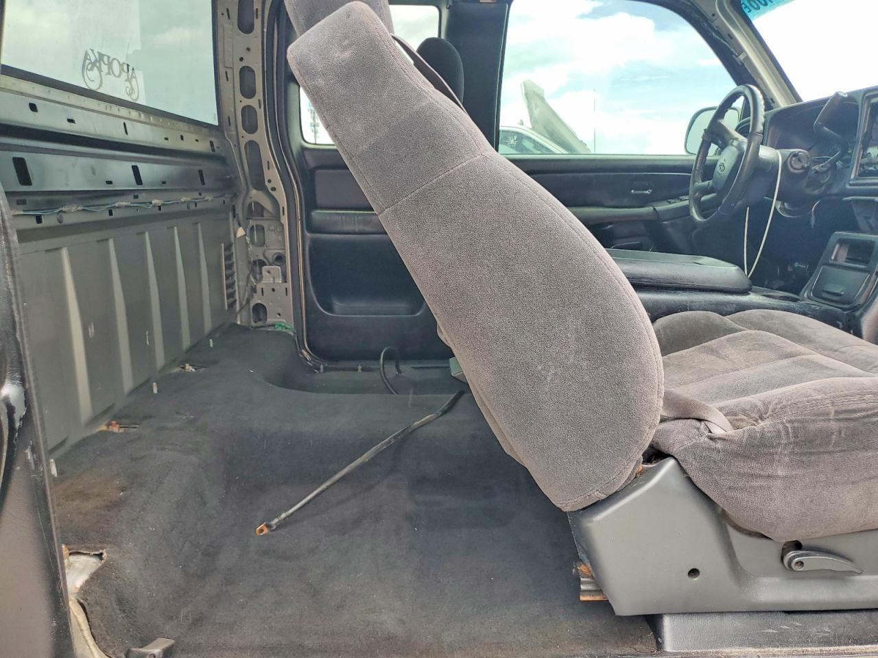 2000 CHEVROLET SILVERADO C1500 photo 19