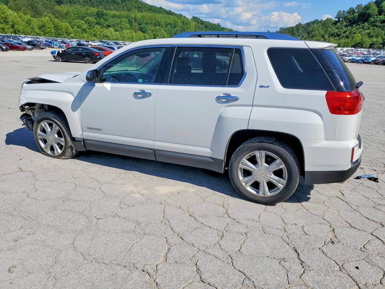 2017 GMC TERRAIN photo 3