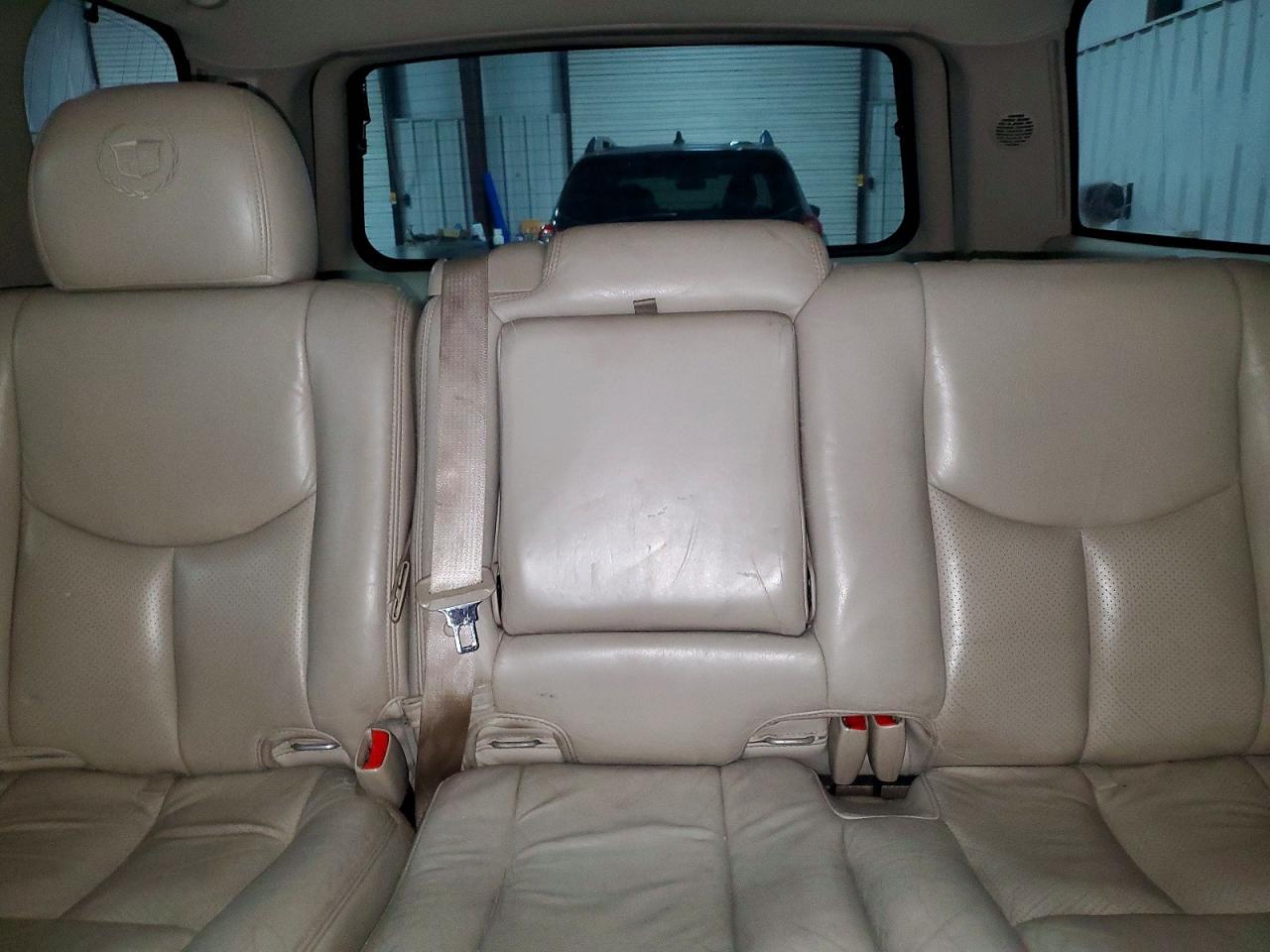 2004 CADILLAC ESCALADE LUXURY photo 19