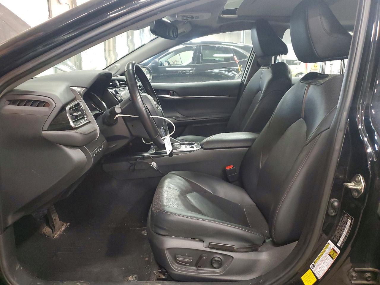 2020 TOYOTA CAMRY XLE photo 13