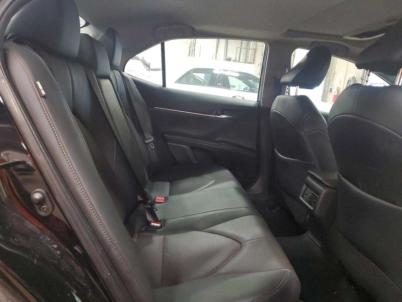 2020 TOYOTA CAMRY XLE photo 19