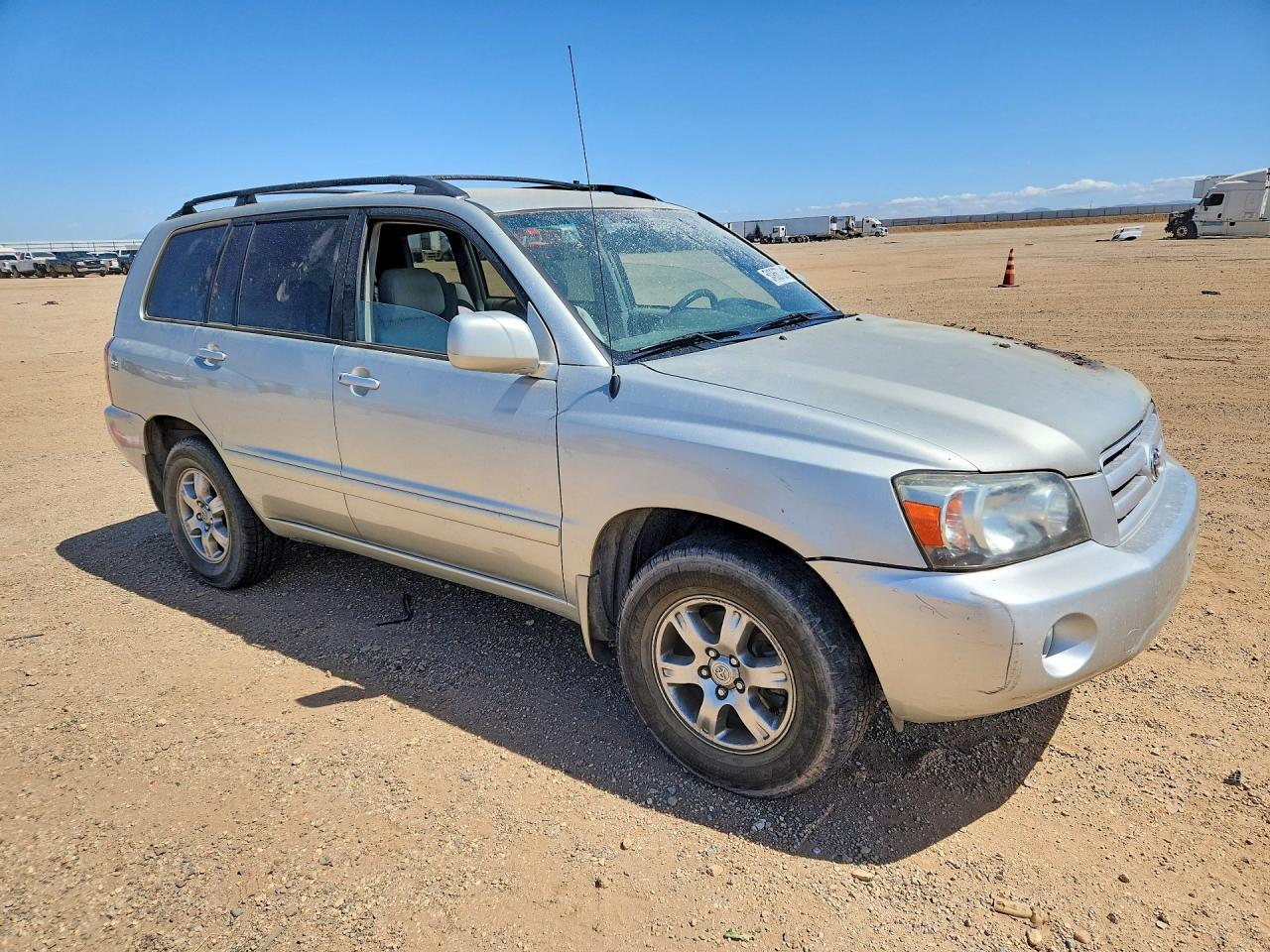 2004 TOYOTA HIGHLANDER BASE photo 4