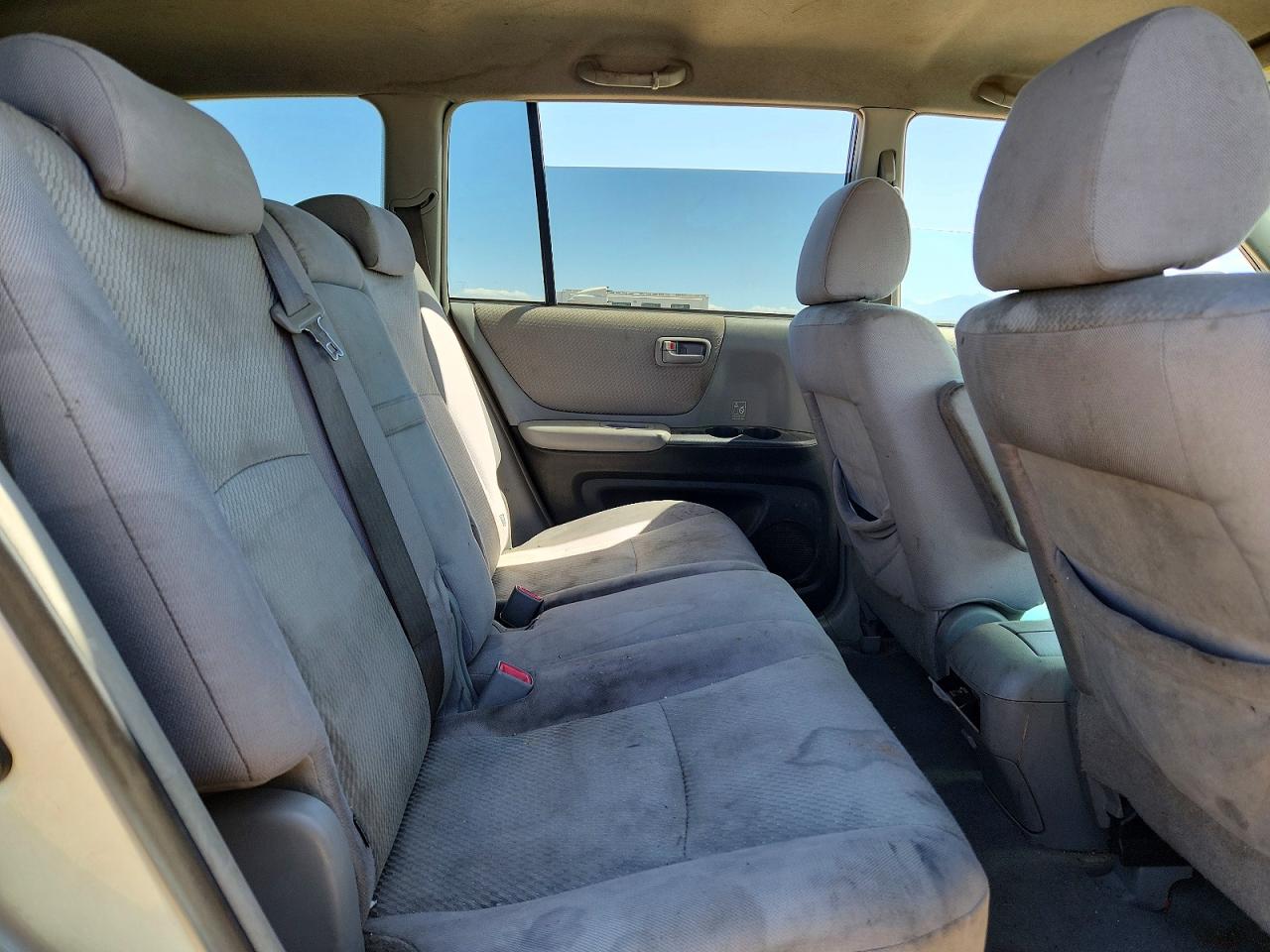 2004 TOYOTA HIGHLANDER BASE photo 11