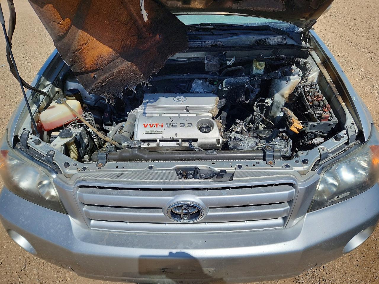 2004 TOYOTA HIGHLANDER BASE photo 12