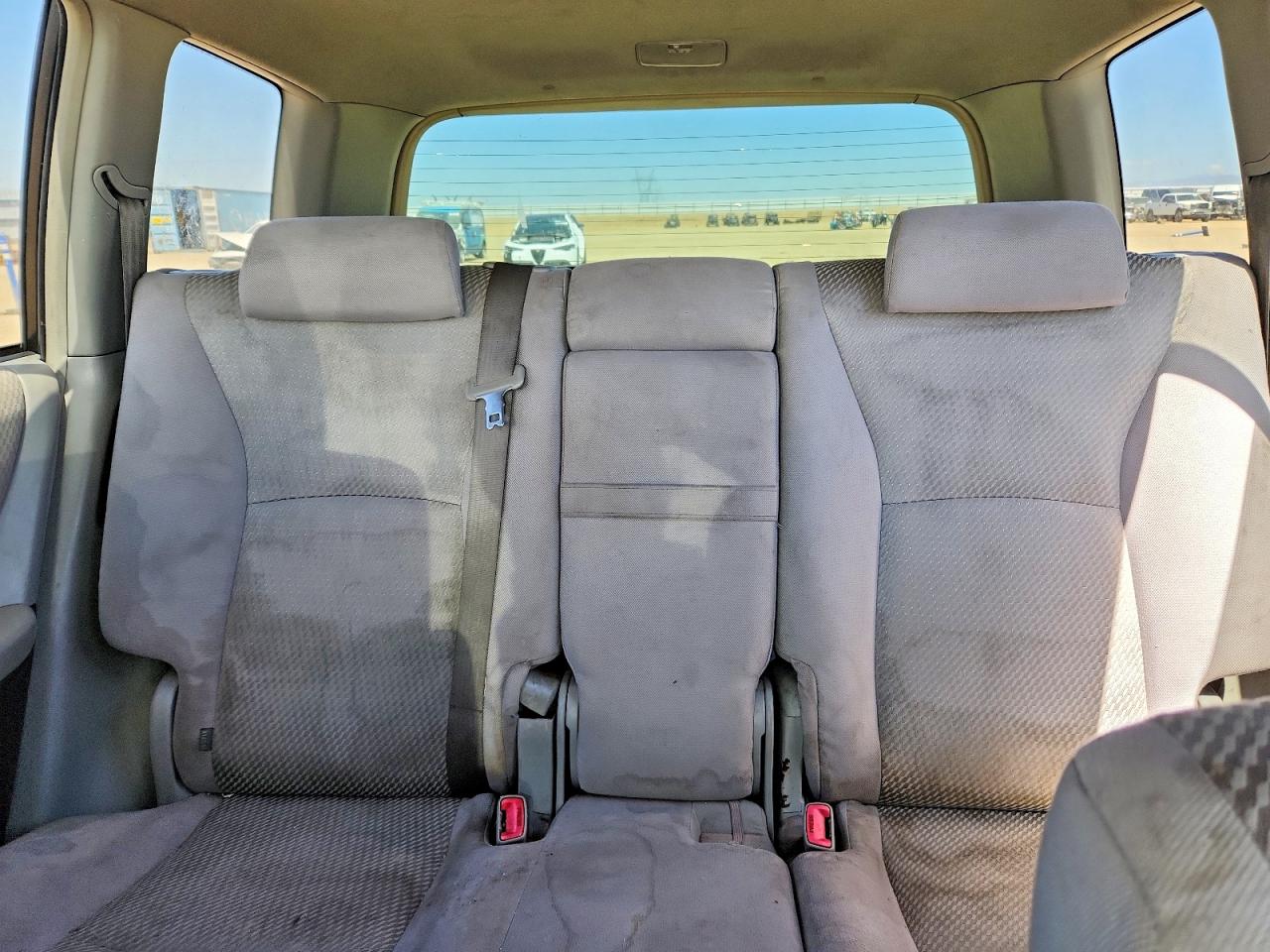 2004 TOYOTA HIGHLANDER BASE photo 10