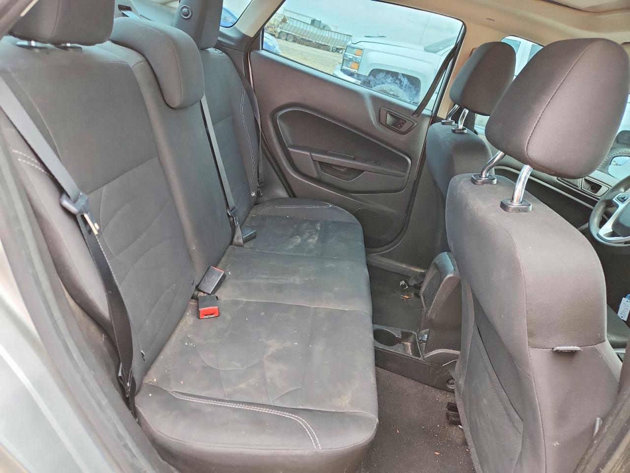 2018 FORD FIESTA SE photo 19