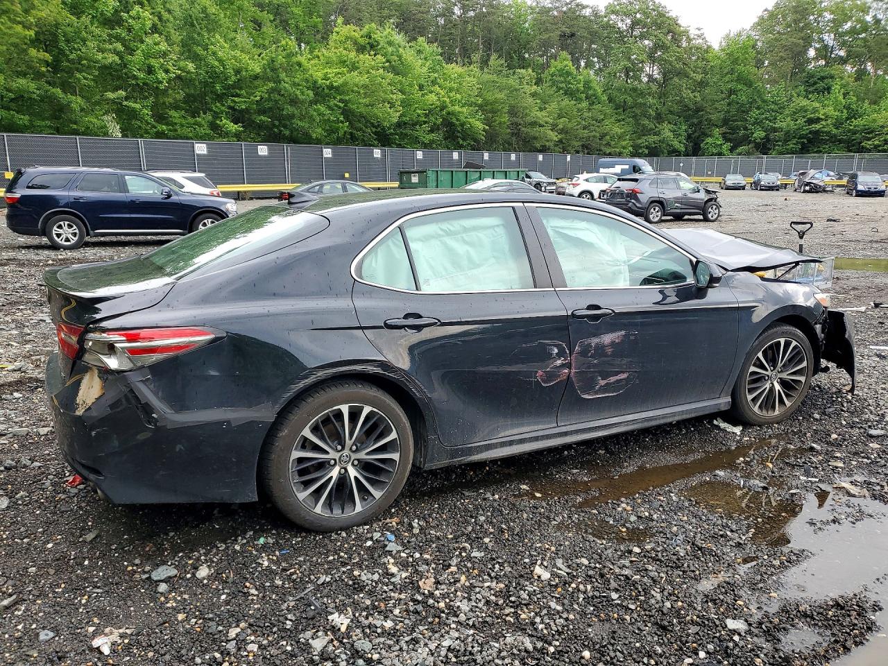 2019 TOYOTA CAMRY SE photo 5