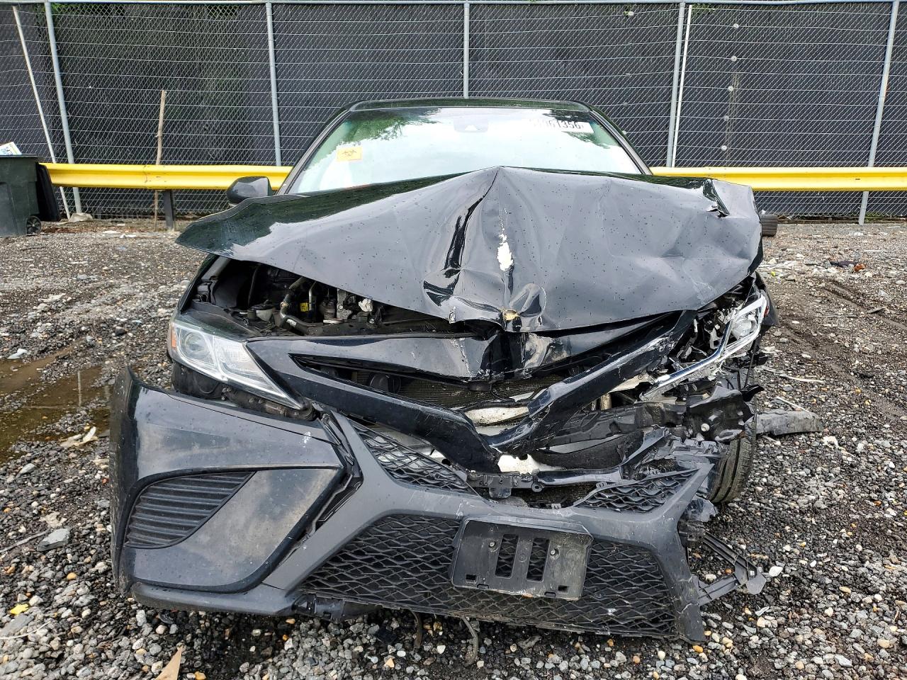 2019 TOYOTA CAMRY SE photo 9