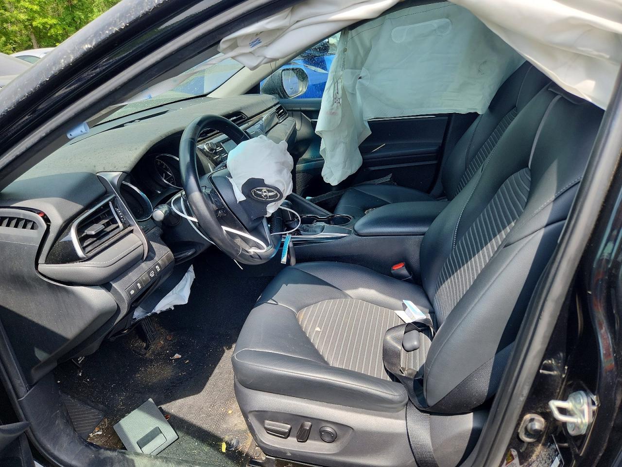 2019 TOYOTA CAMRY SE photo 13