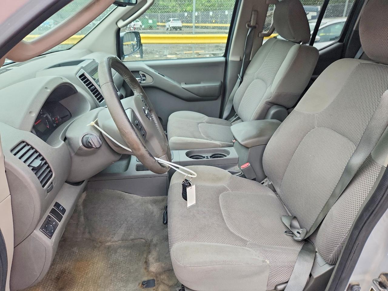 2011 NISSAN FRONTIER S photo 13