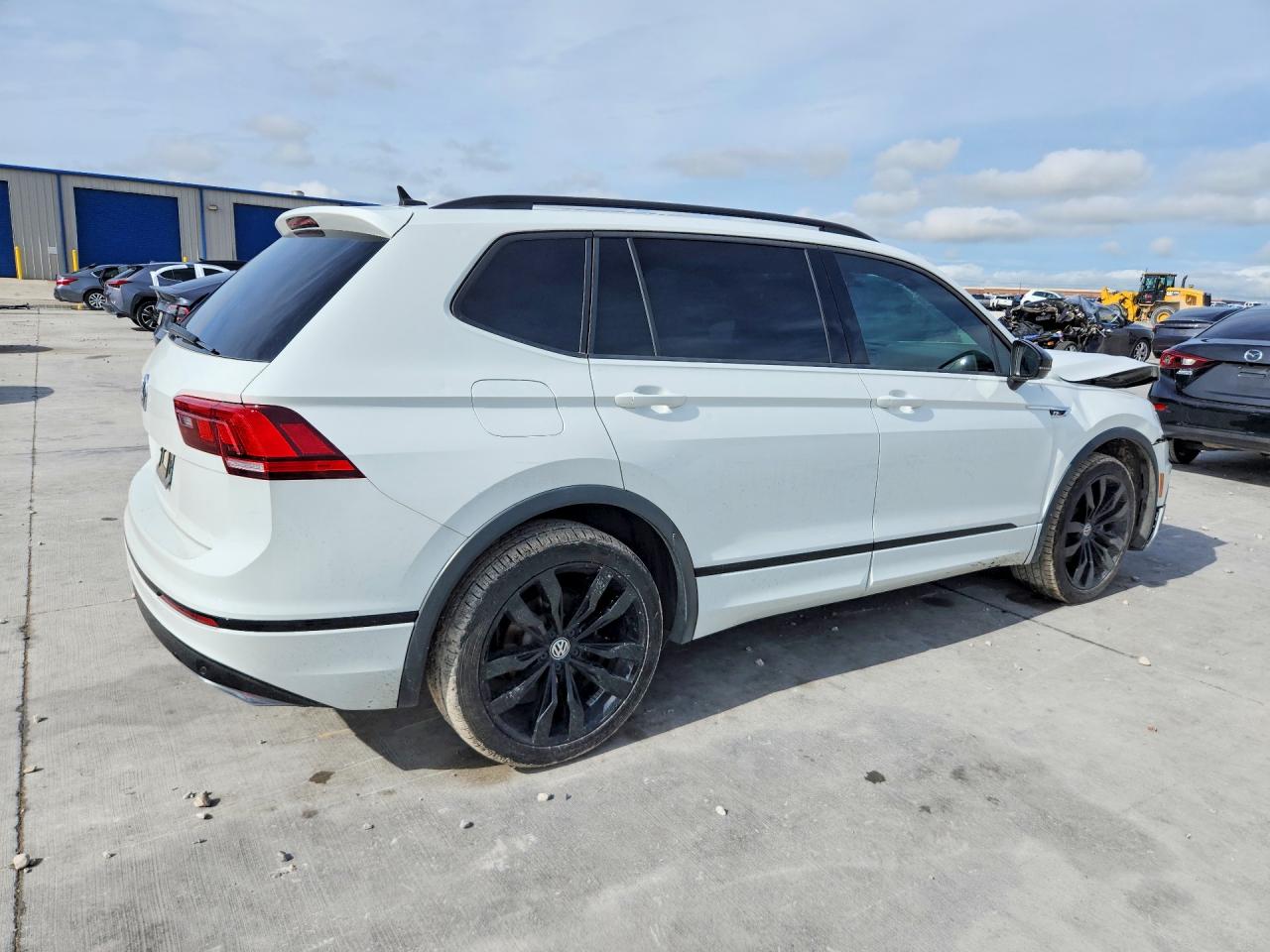 2021 VOLKSWAGEN TIGUAN SE photo 3