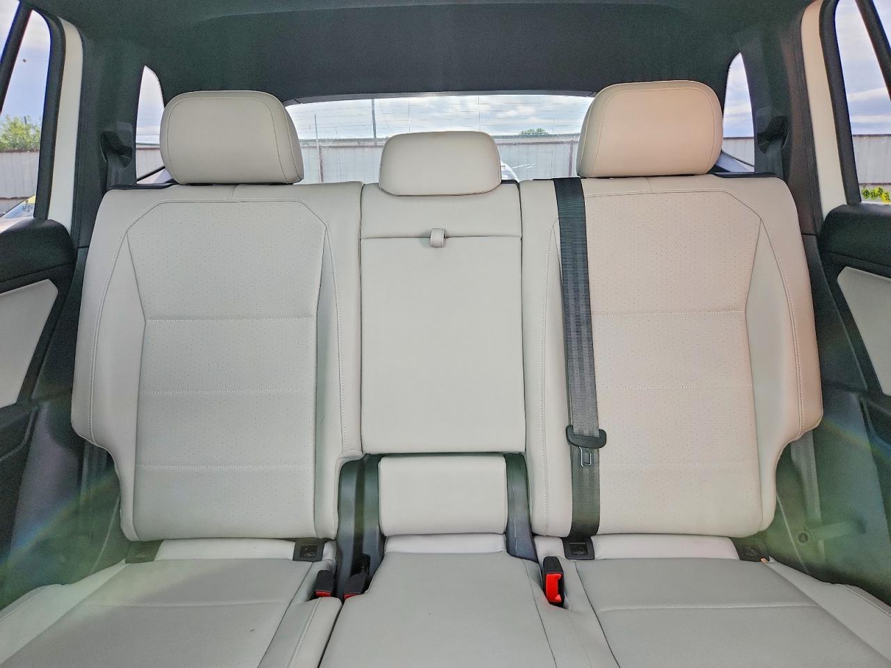 2021 VOLKSWAGEN TIGUAN SE photo 10
