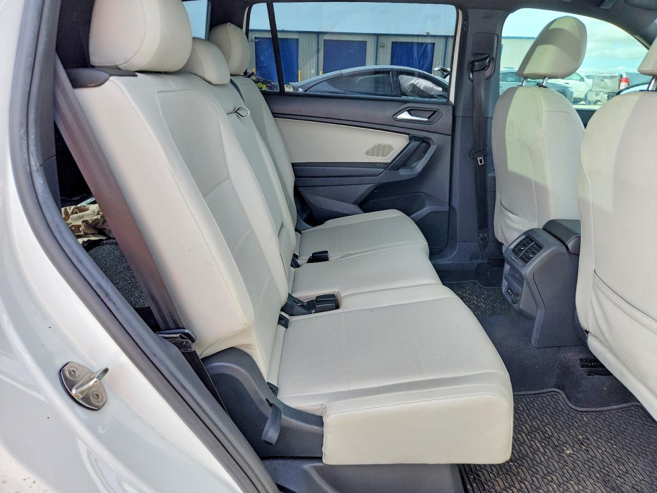 2021 VOLKSWAGEN TIGUAN SE photo 11