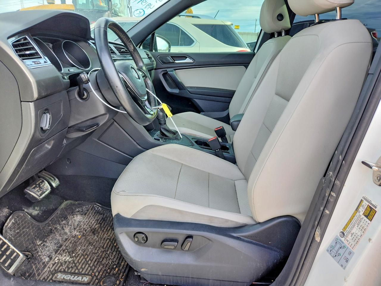 2021 VOLKSWAGEN TIGUAN SE photo 7