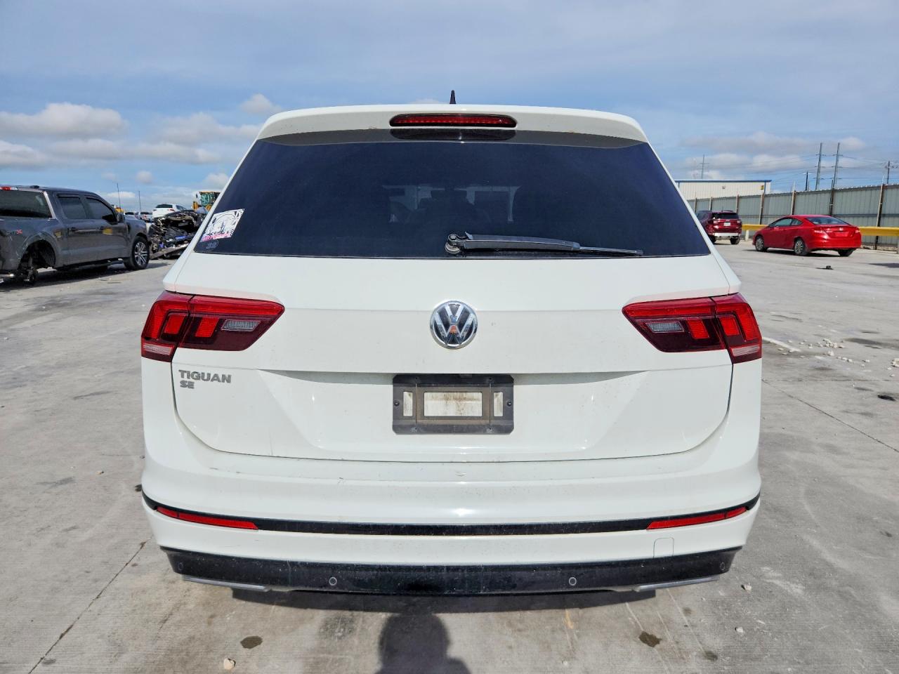 2021 VOLKSWAGEN TIGUAN SE photo 6