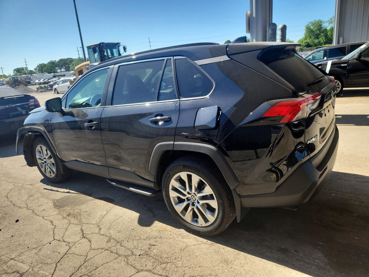 2024 TOYOTA RAV4 XLE PREMIUM photo 4