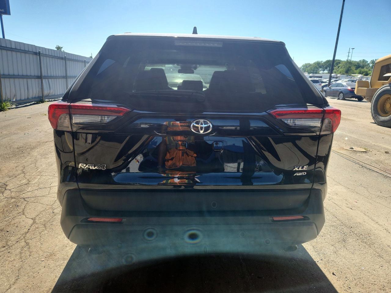 2024 TOYOTA RAV4 XLE PREMIUM photo 16