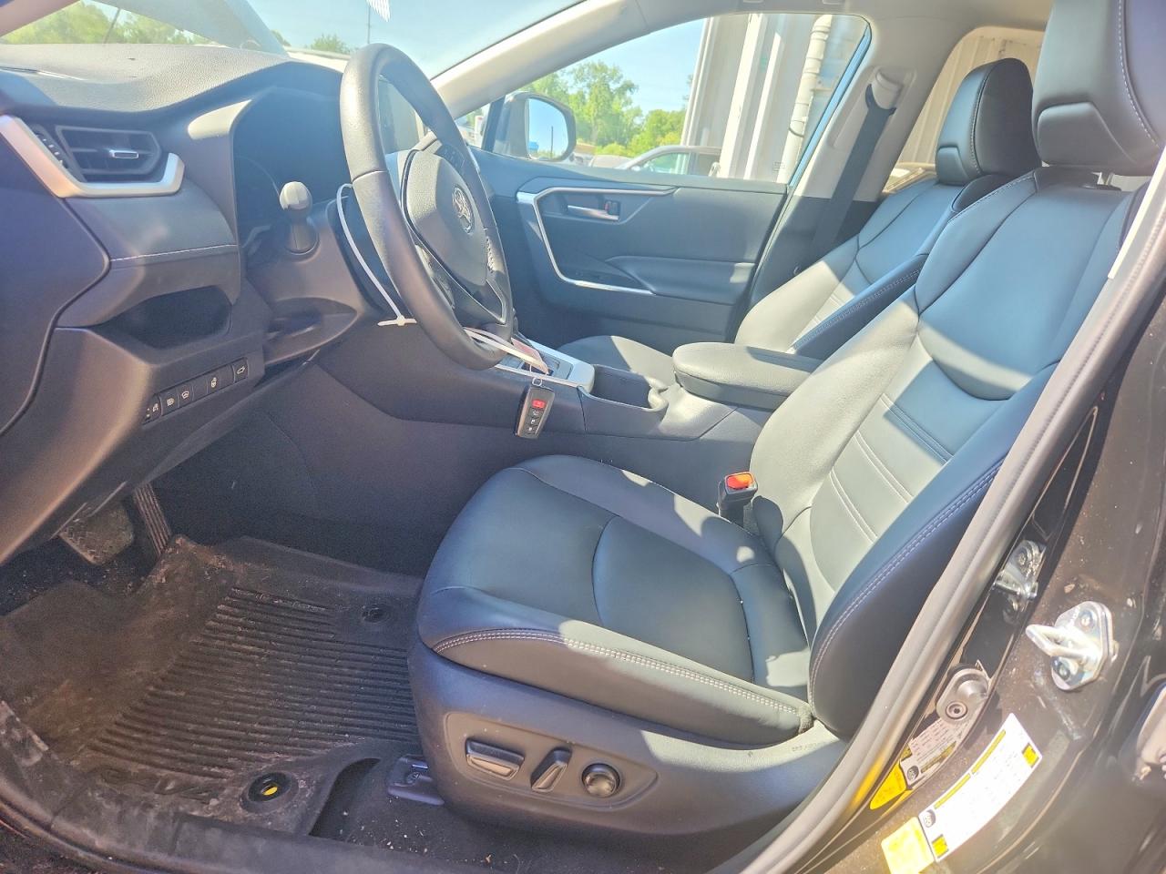 2024 TOYOTA RAV4 XLE PREMIUM photo 19