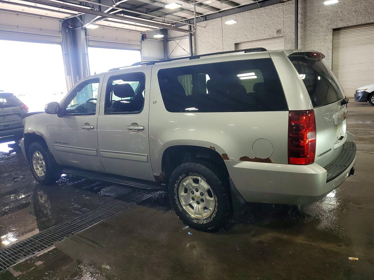 2011 CHEVROLET SUBURBAN K1500 LT photo 4