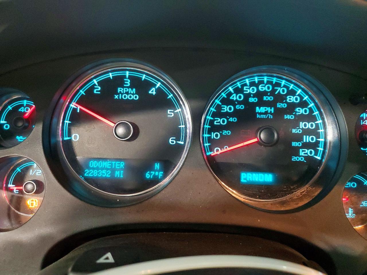 2011 CHEVROLET SUBURBAN K1500 LT photo 25
