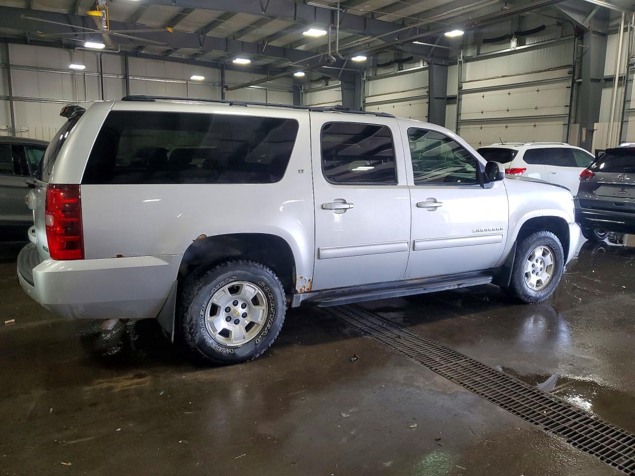 2011 CHEVROLET SUBURBAN K1500 LT photo 7