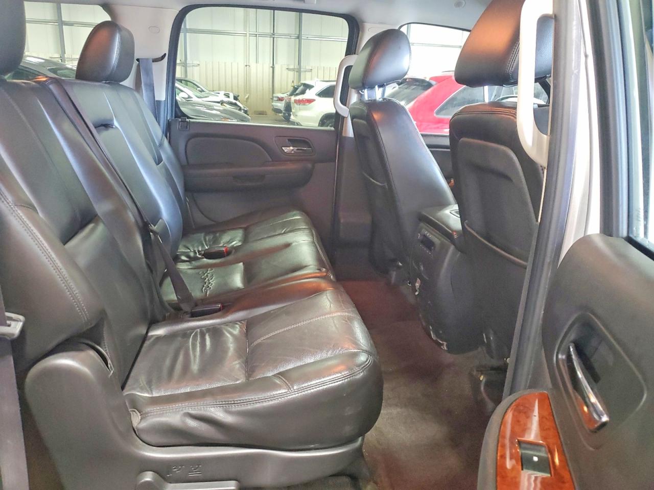 2011 CHEVROLET SUBURBAN K1500 LT photo 31