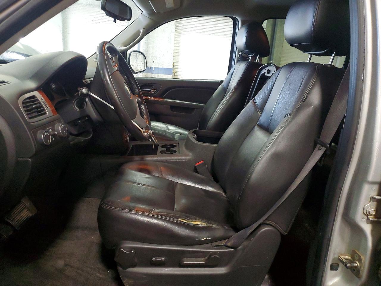 2011 CHEVROLET SUBURBAN K1500 LT photo 19
