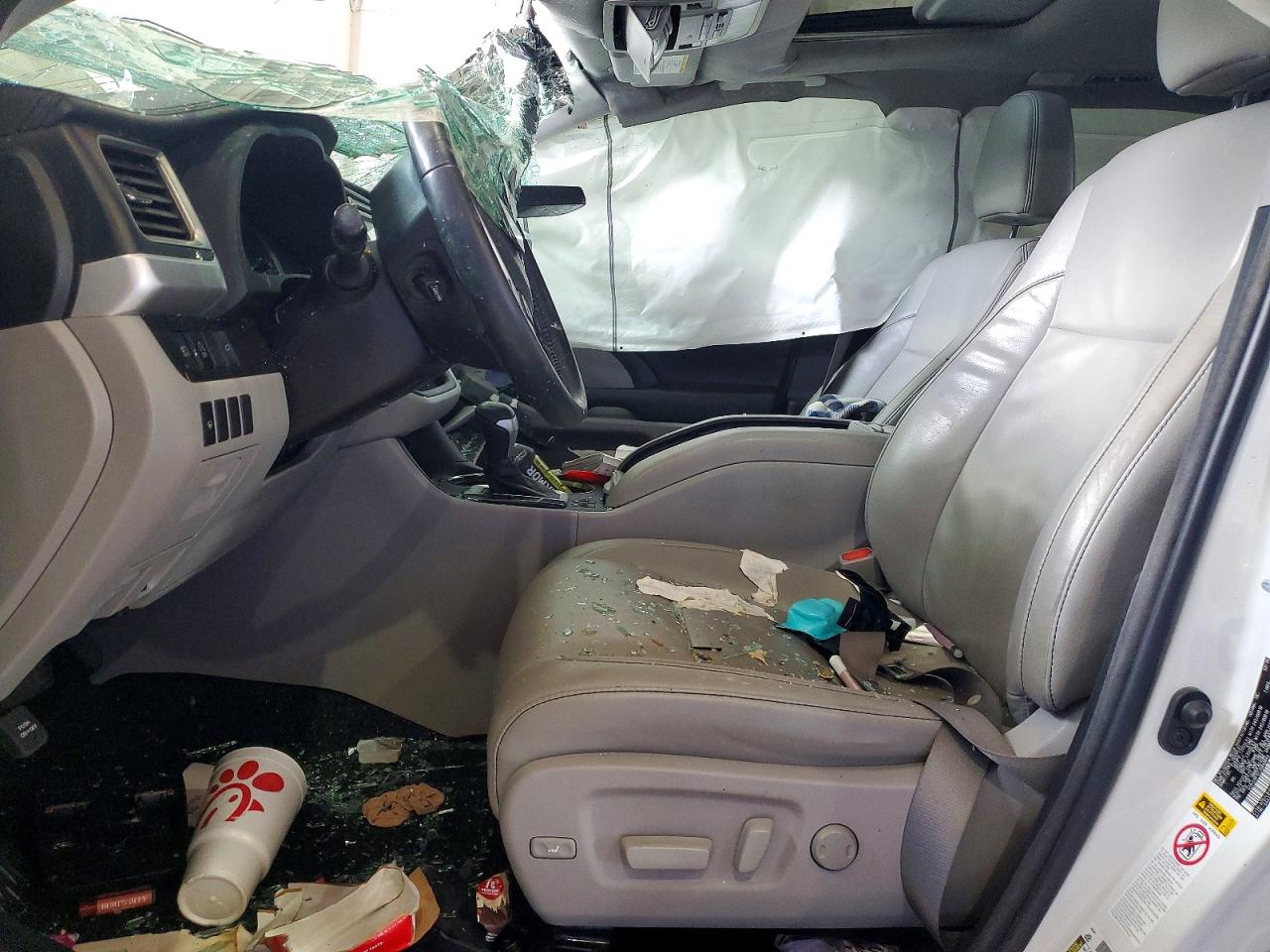 2018 TOYOTA HIGHLANDER XLE photo 13
