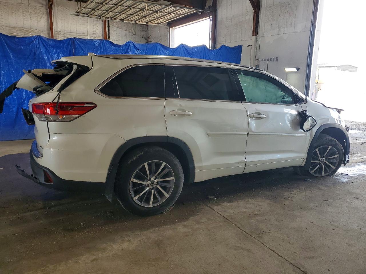 2018 TOYOTA HIGHLANDER XLE photo 5