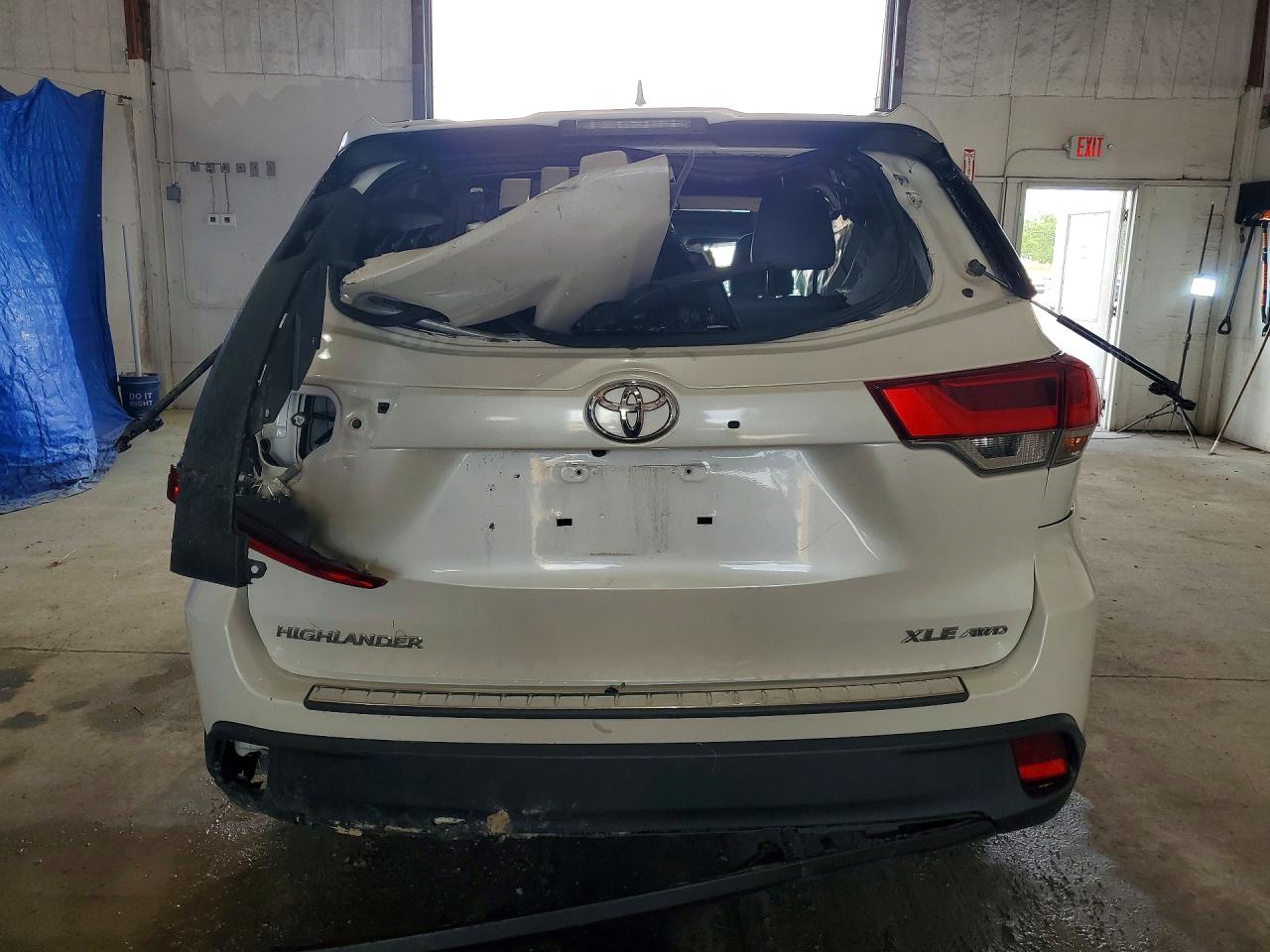 2018 TOYOTA HIGHLANDER XLE photo 11