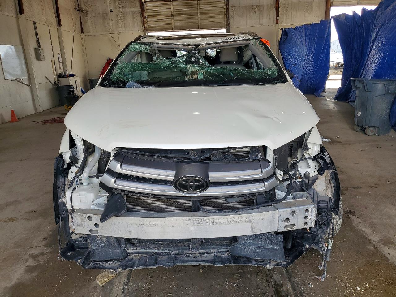 2018 TOYOTA HIGHLANDER XLE photo 9