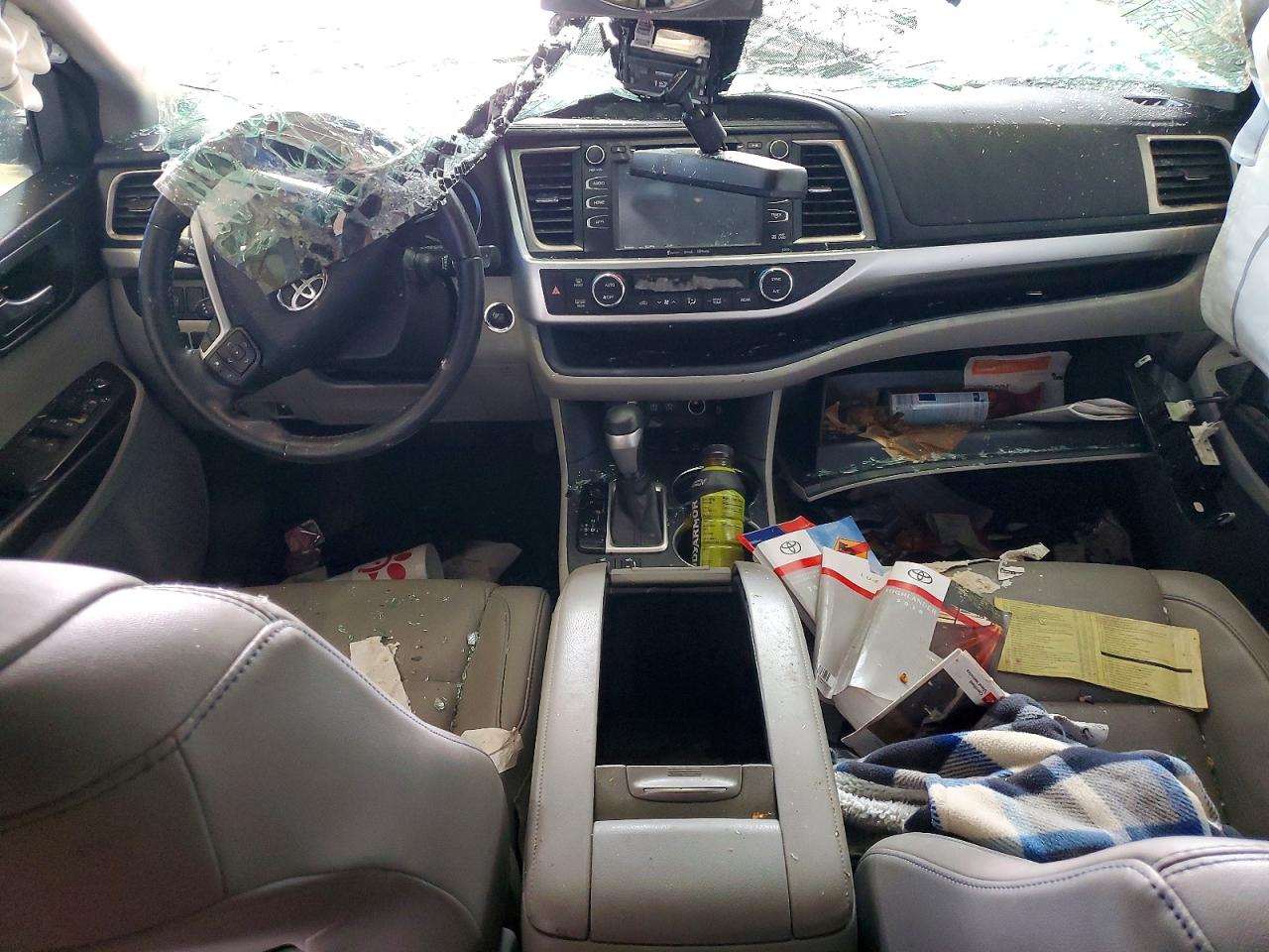 2018 TOYOTA HIGHLANDER XLE photo 15