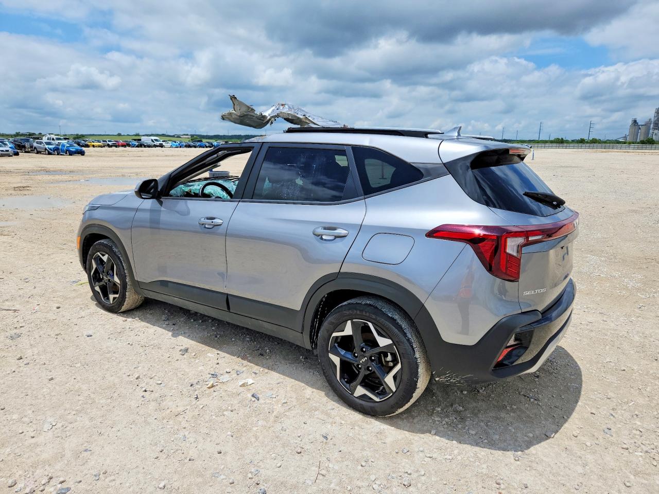 2025 KIA SELTOS S photo 3