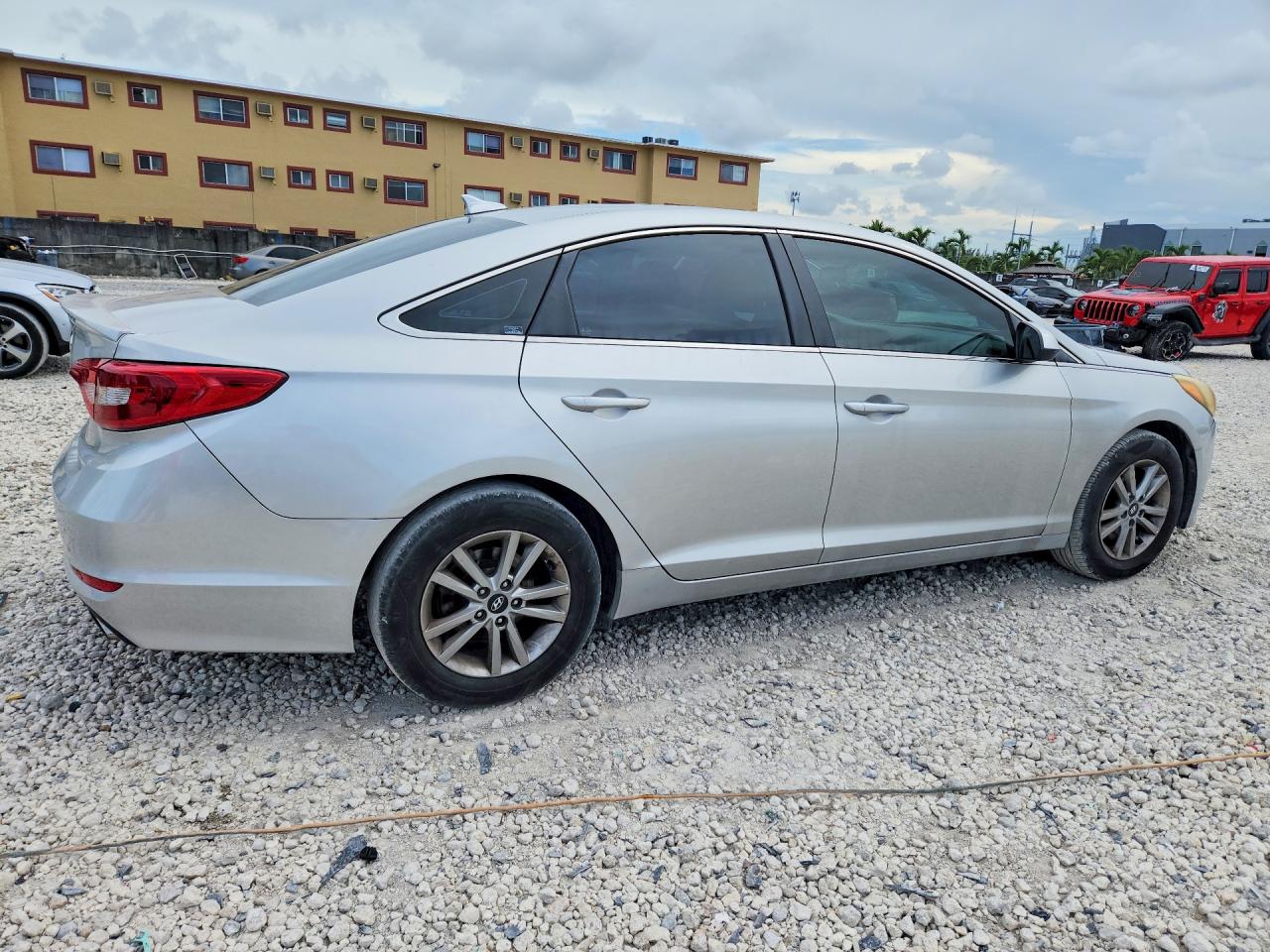 2017 HYUNDAI SONATA SE photo 7