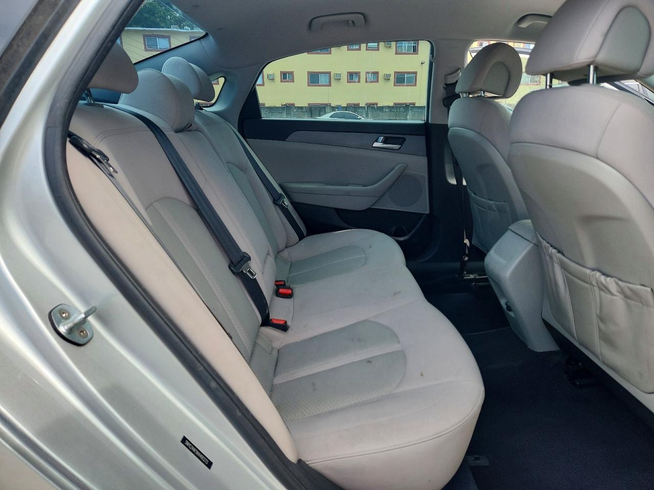 2017 HYUNDAI SONATA SE photo 28