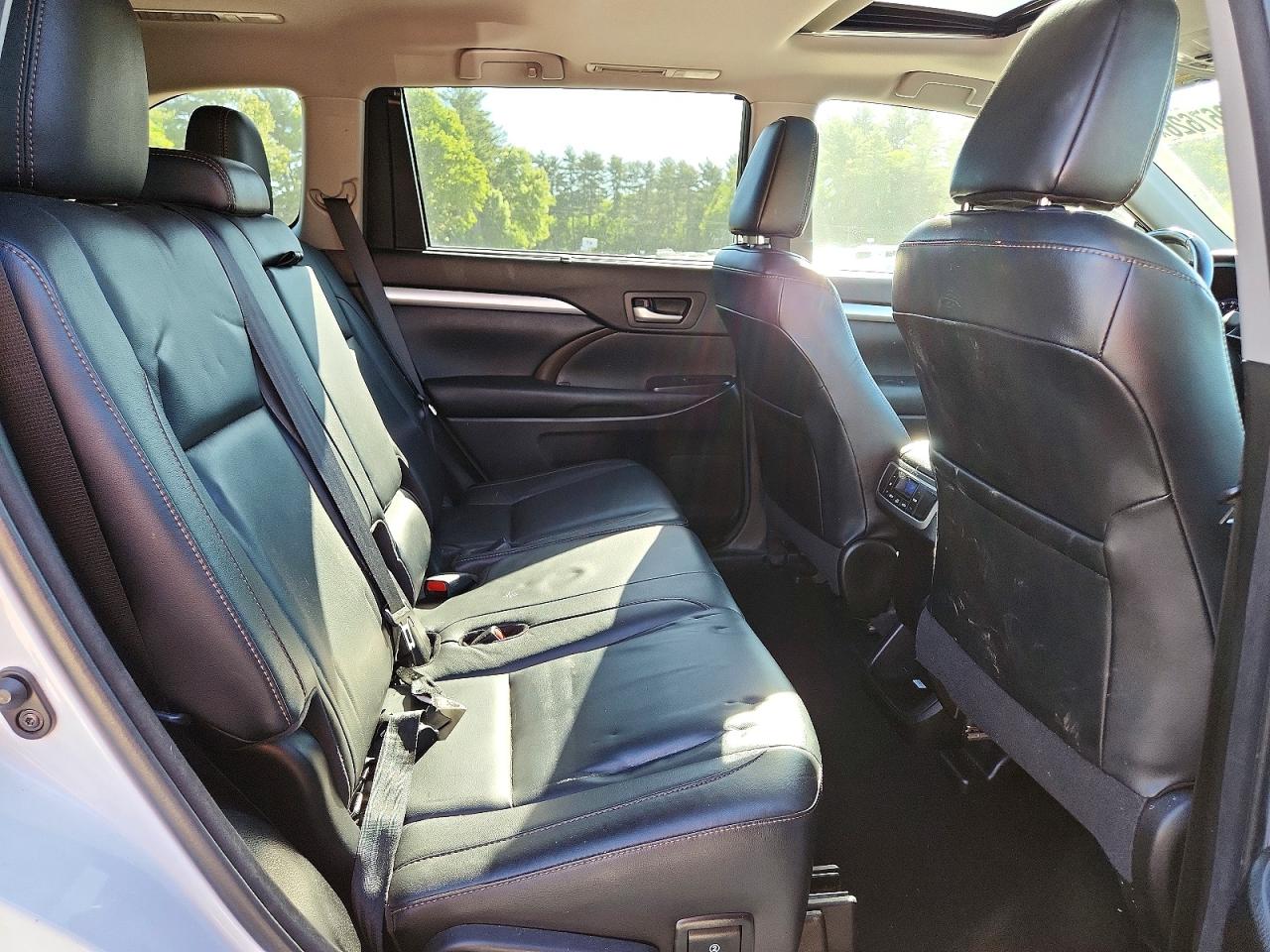 2017 TOYOTA HIGHLANDER XLE photo 21