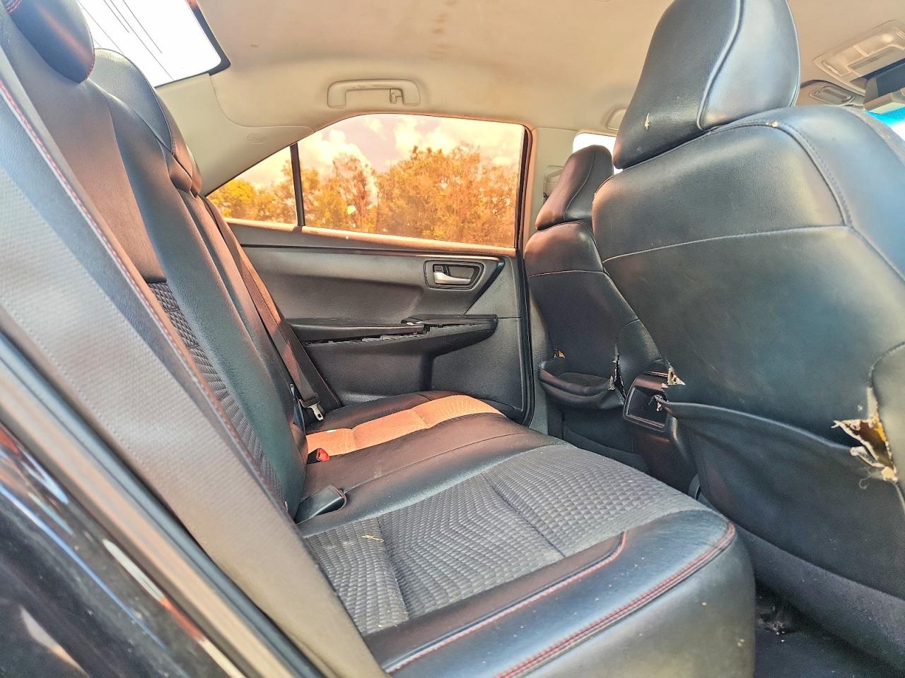 2015 TOYOTA CAMRY SE photo 28