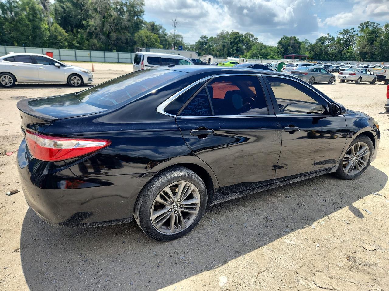 2015 TOYOTA CAMRY SE photo 7