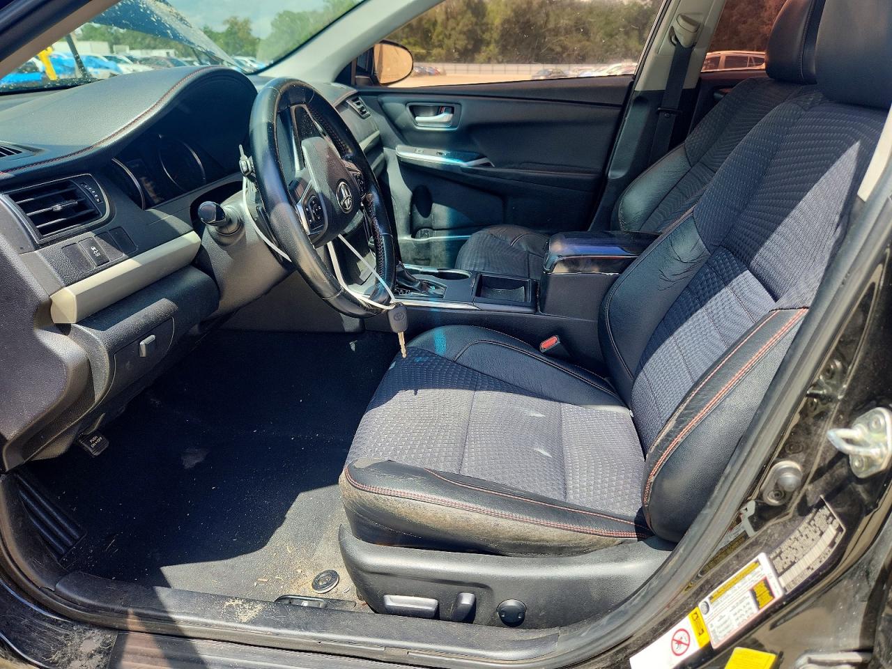 2015 TOYOTA CAMRY SE photo 19