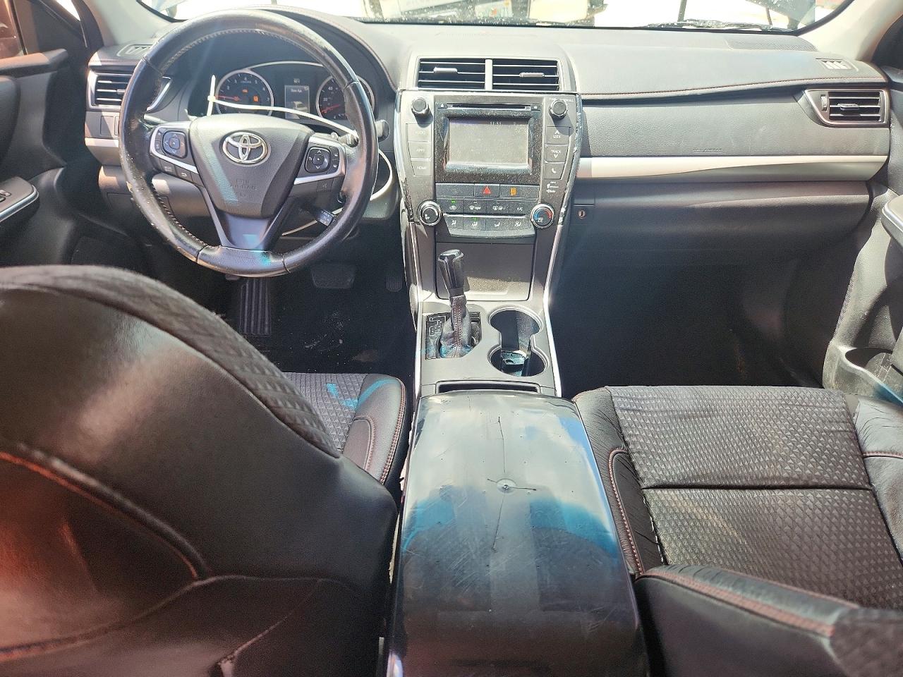 2015 TOYOTA CAMRY SE photo 22