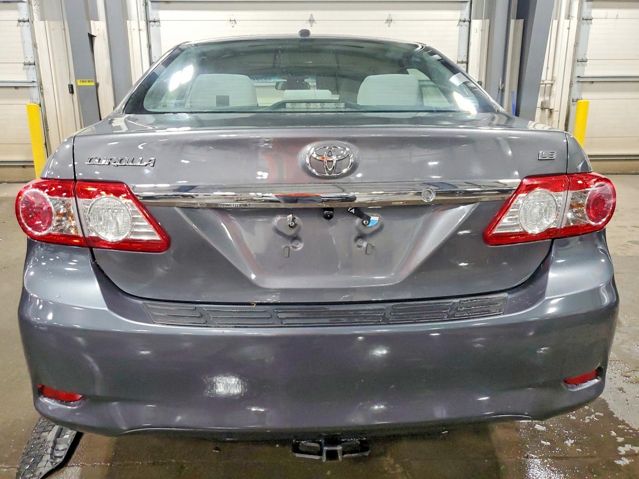 2011 TOYOTA COROLLA LE photo 6