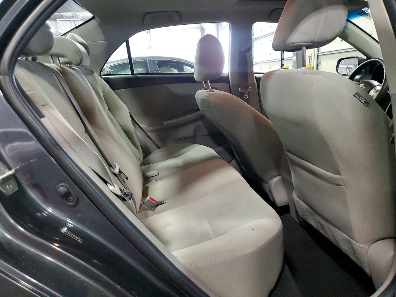 2011 TOYOTA COROLLA LE photo 10