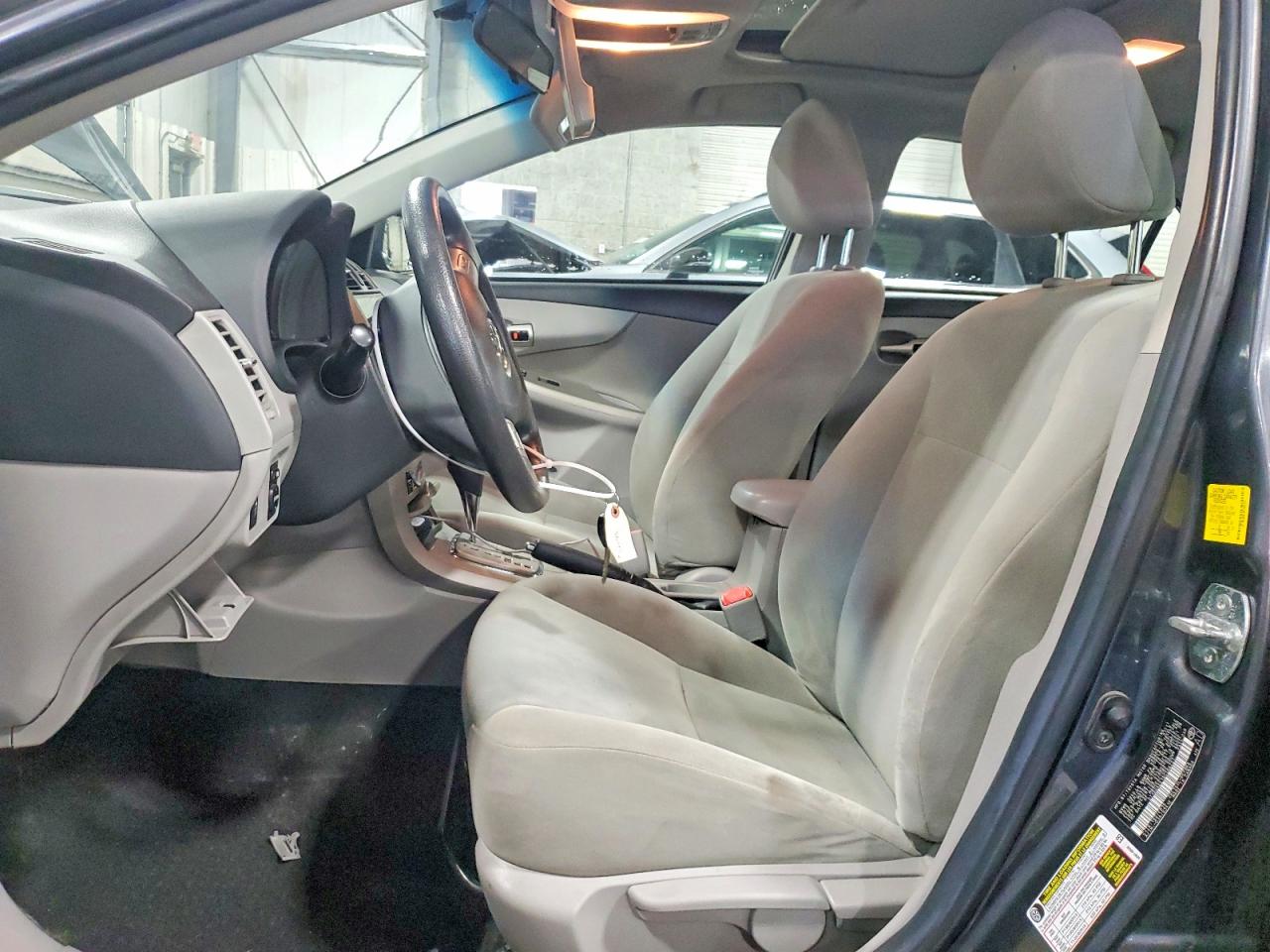 2011 TOYOTA COROLLA LE photo 7