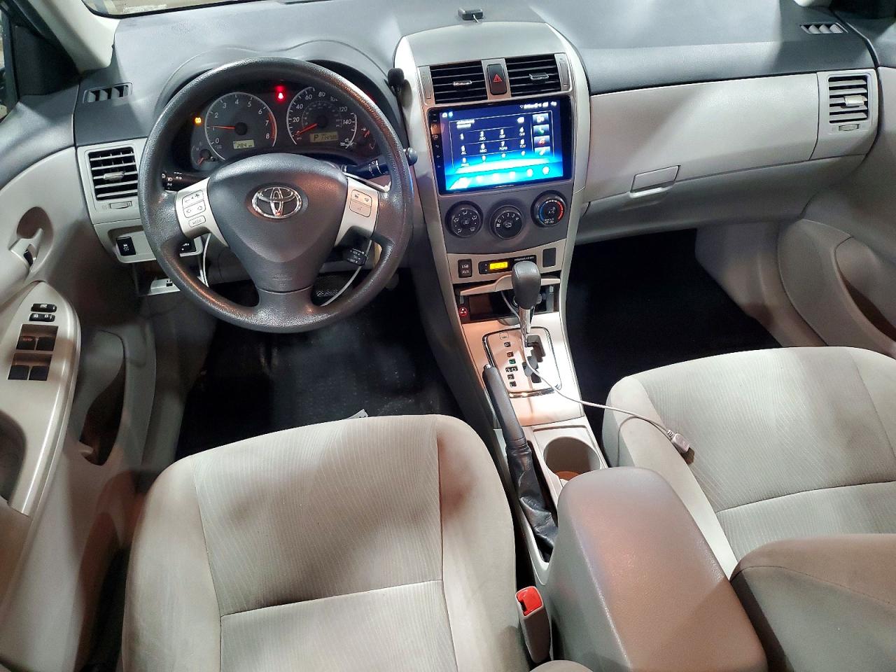 2011 TOYOTA COROLLA LE photo 8