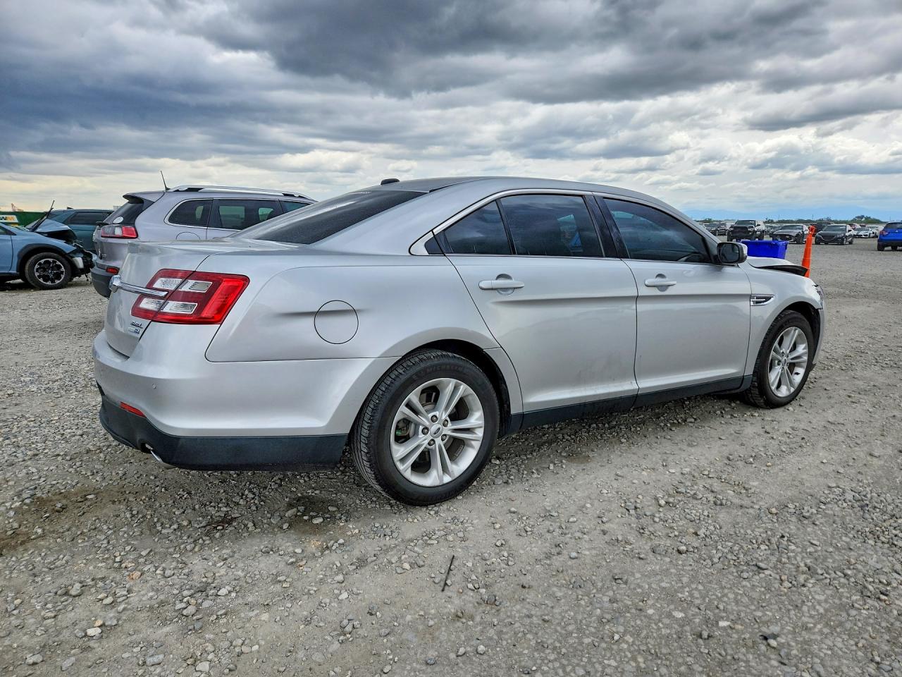 2014 FORD TAURUS SEL photo 7
