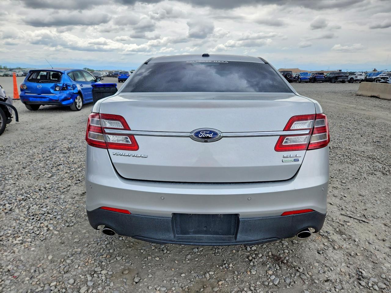 2014 FORD TAURUS SEL photo 16