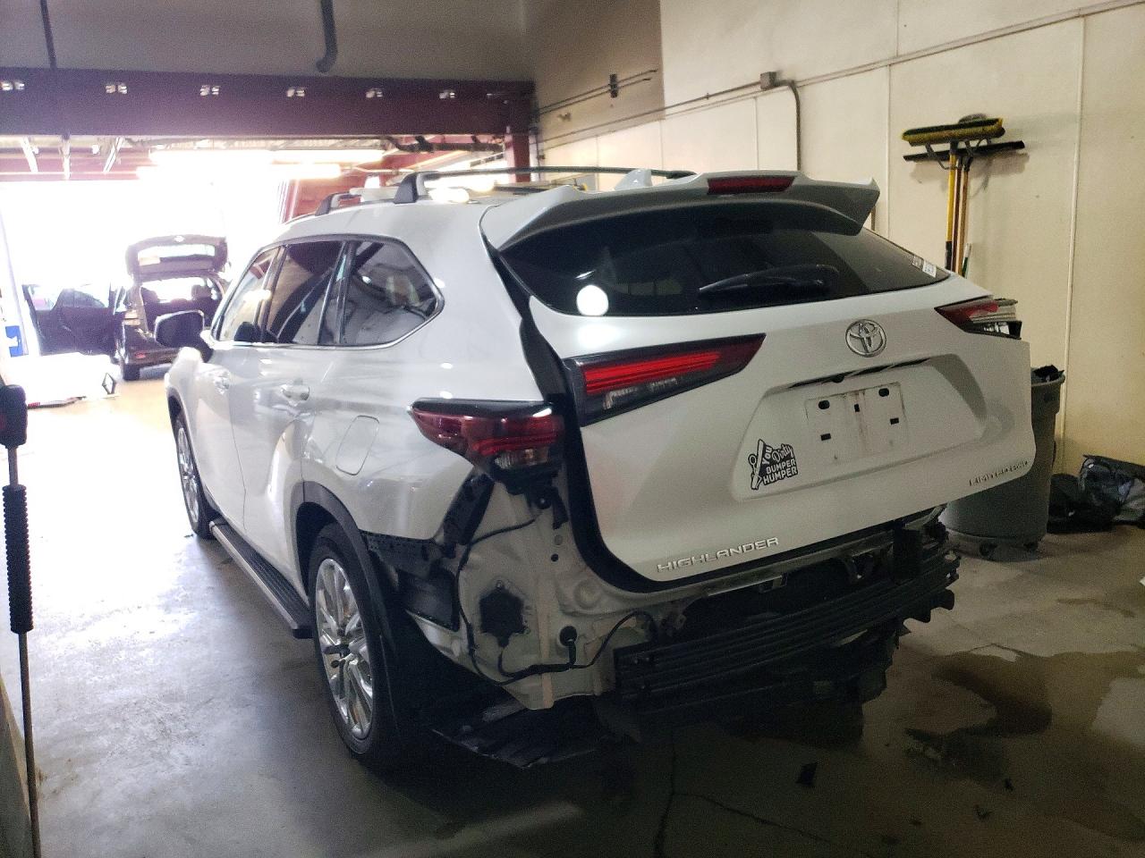 2024 TOYOTA HIGHLANDER LIMITED photo 3